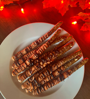 Disney-inspired Tigger-Tail themed Pretzel rods are the perfect Autumn colors for your Halloween party.